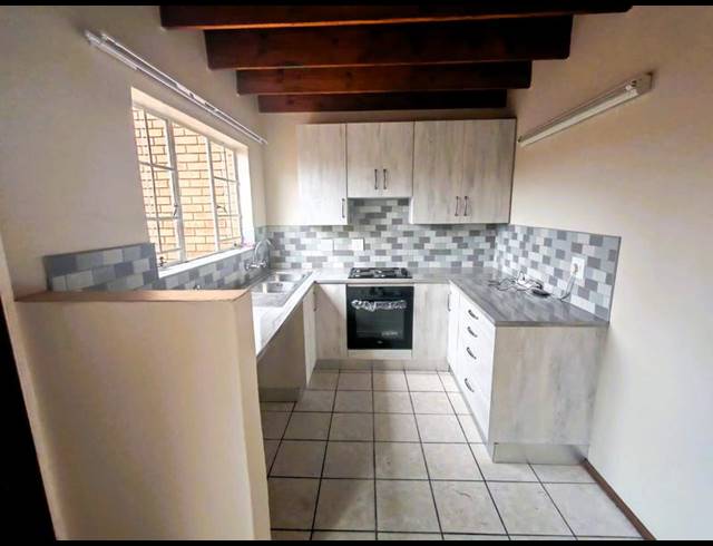 2 BEDROOM TOWNHOUSE FOR SALE IN CELTISDAL